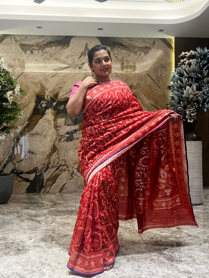 A Timeless Red Cotton Raktambari Jamdani Saree with Intricate Koniyas &nbsp;