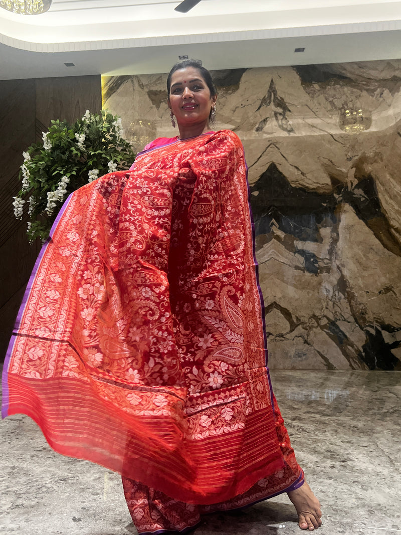 A Timeless Red Cotton Raktambari Jamdani Saree with Intricate Koniyas &nbsp;