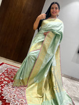 A timeless weave in silk and shine
