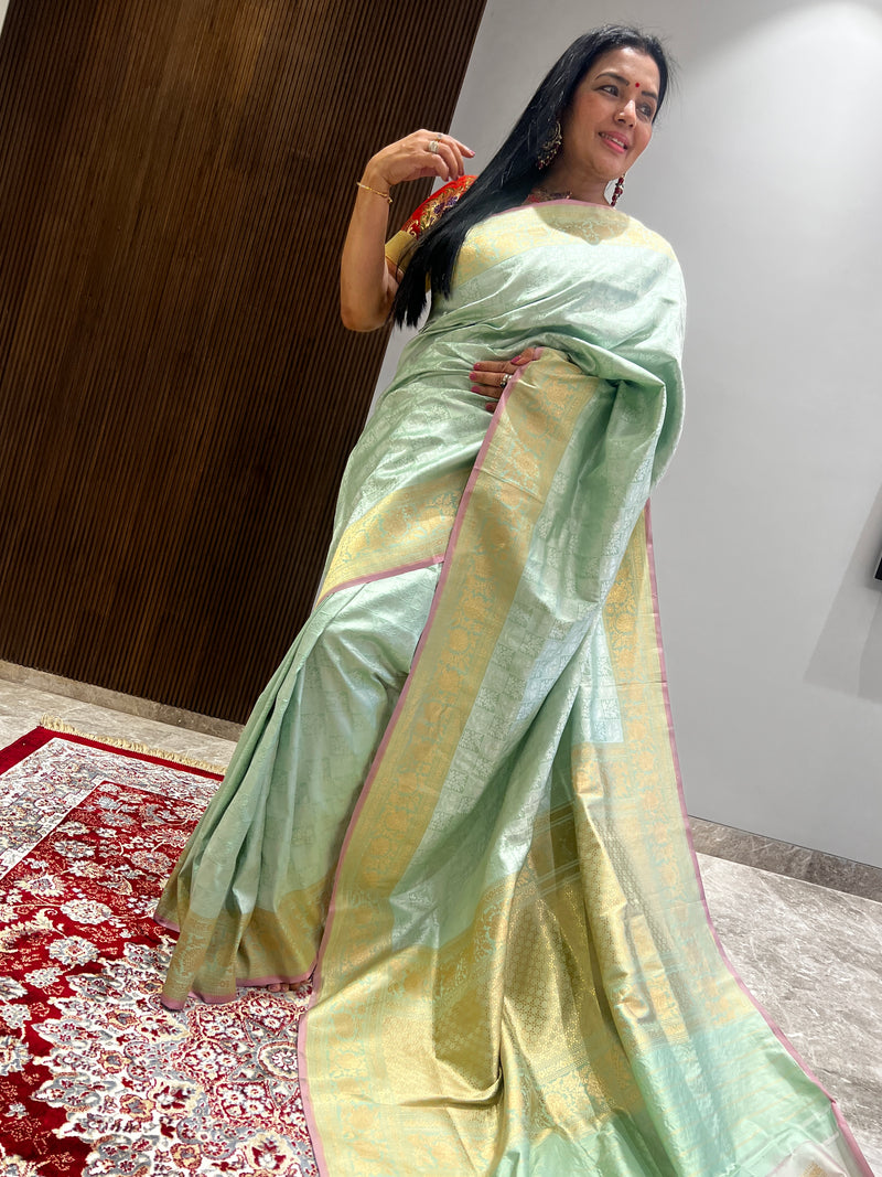 A timeless weave in silk and shine