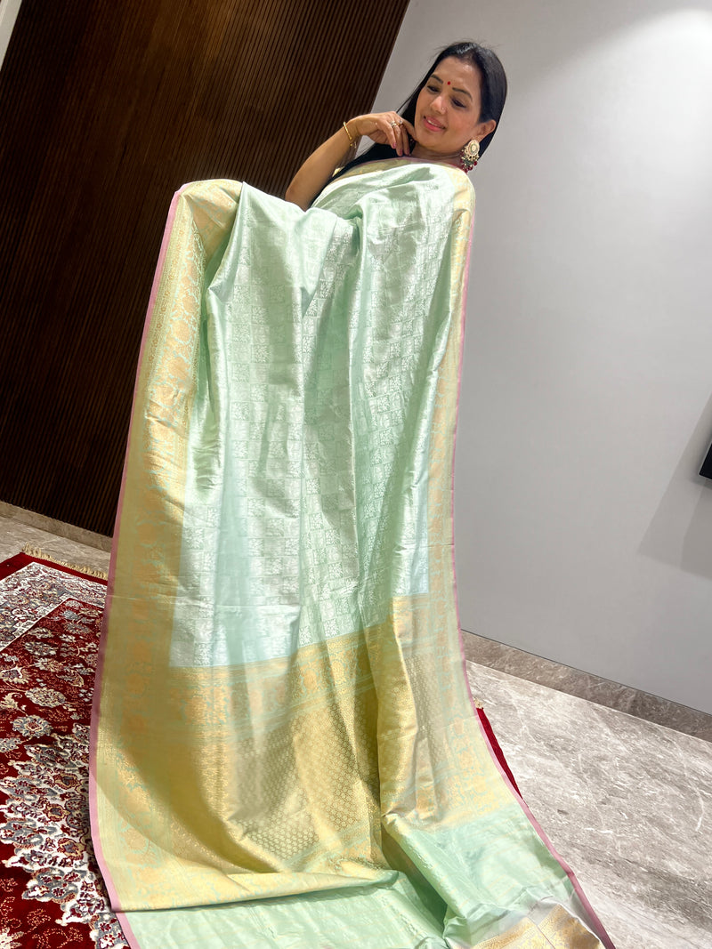 A timeless weave in silk and shine